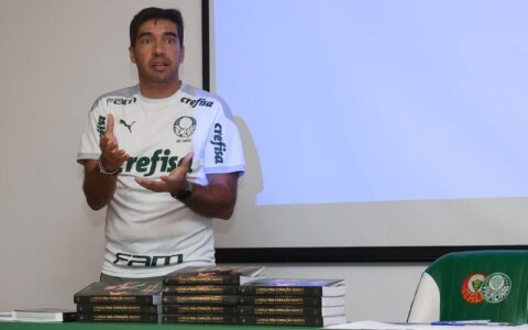 Abel Ferreira elogia dinâmica contra Botafogo: 'Palmeiras não faz sempre a mesma coisa'