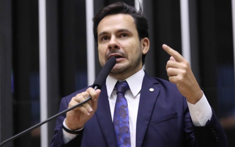 capitao-alberto-neto-critica-p