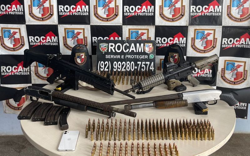 mulher-e-presa-com-armas-de-gr