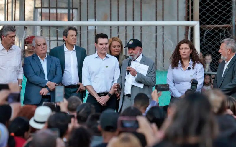na-favela-do-moinho-lula-assin