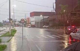 temporal-provoca-alagamentos-e