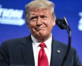 trump-assina-proclamacao-que-l