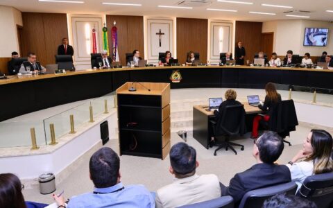 Prefeito de Borba é multado pelo TCE-AM por exonerações irregulares