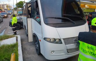 Prefeitura de Manaus apreende ônibus clandestinos durante operação ‘Transporte Legal’