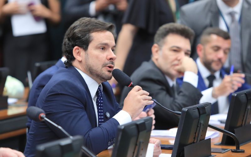 alberto-neto-ataca-lula-defend