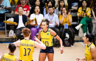 brasil-vence-polonia-e-assume-