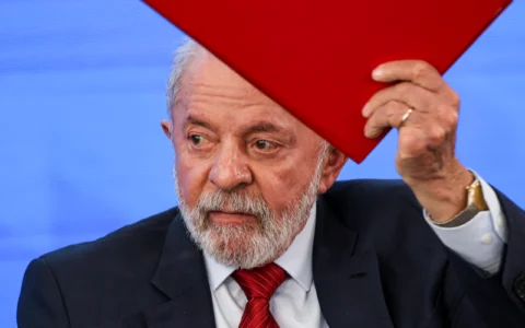 com-dois-vetos-lula-sanciona-l