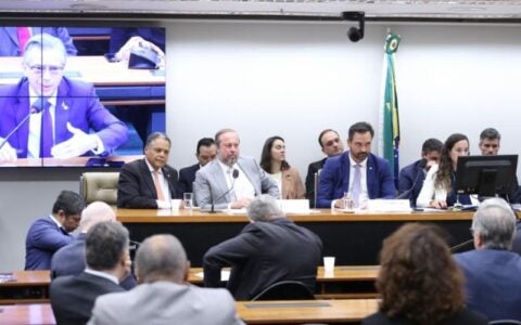 deputados-somem-em-debate-sobr