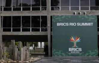 em-recado-aos-eua-brics-critic
