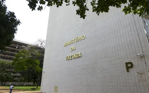 fazenda-aumenta-previsao-de-cr