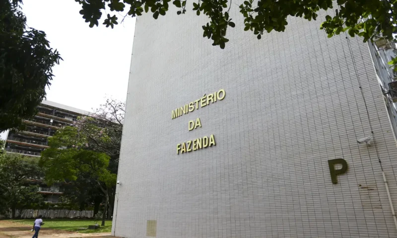 fazenda-aumenta-previsao-de-cr