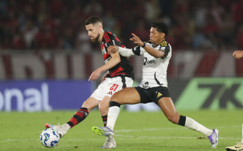flamengo-derrota-o-galo-e-assu