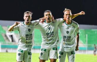 manaus-fc-vence-fora-de-casa-e