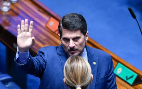 marcos-do-val-contraria-ordem-