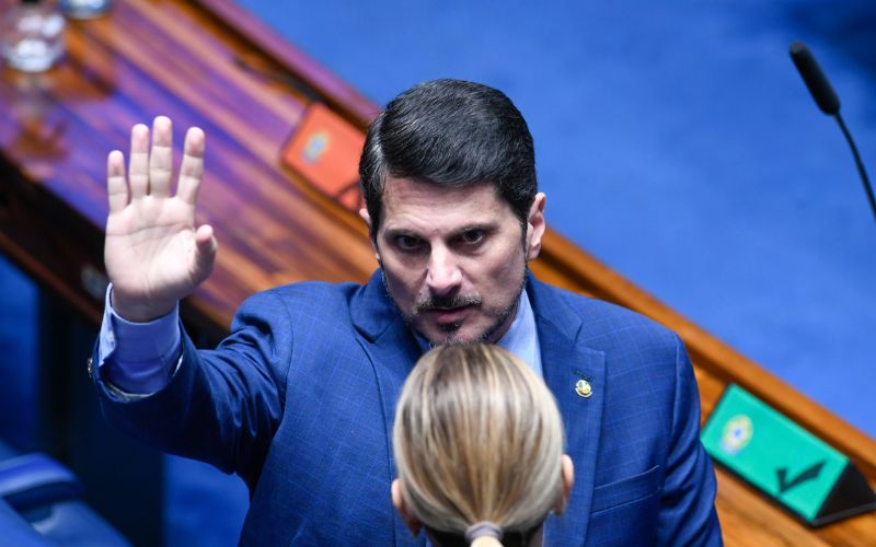 marcos-do-val-contraria-ordem-