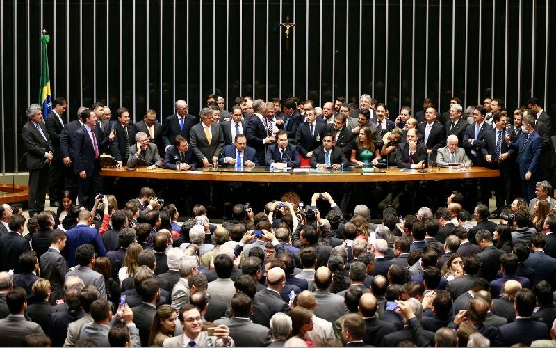 Pesquisa aponta oposição ao fim da escala 6×1 na Câmara
