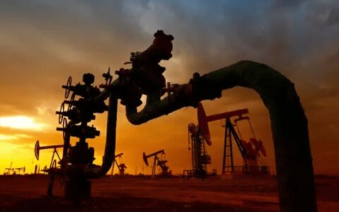 petroleo-fecha-em-queda-de-mai