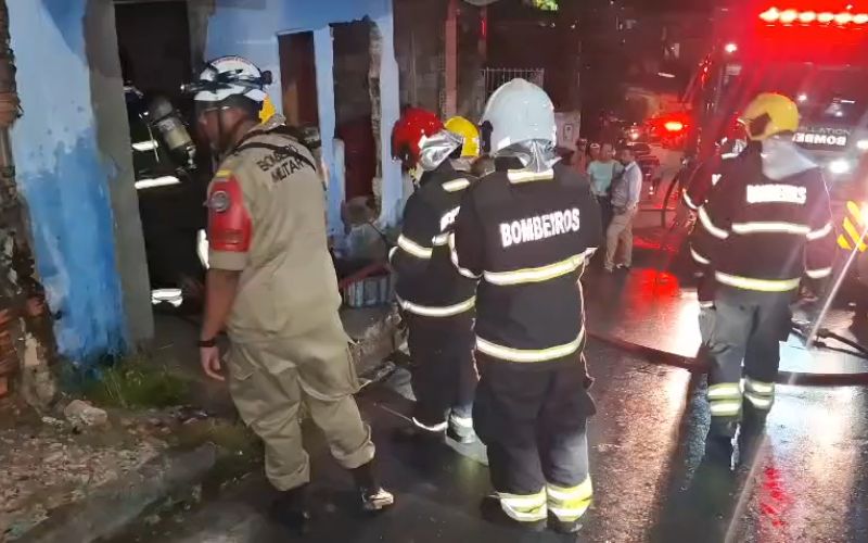 principio-de-incendio-atinge-d
