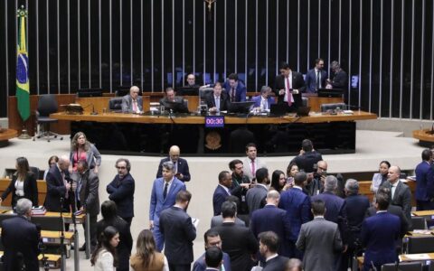 quem-realmente-decide-o-voto-d