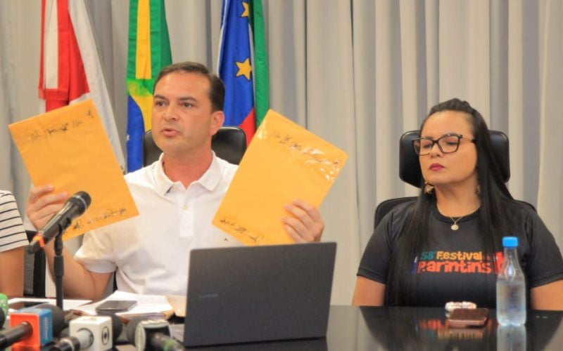 Sob pressão do Caprichoso, prefeito de Parintins defende Comissão Julgadora do Festival