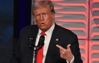 trump-critica-putin-promete-ar