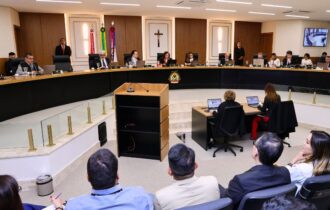 Prefeito de Borba é multado pelo TCE-AM por exonerações irregulares