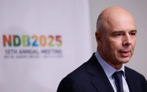 Mesmo sem consenso no Brics, Rússia defende alternativa ao dólar