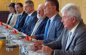 Senadores brasileiros buscam diálogo sobre tarifas impostas por Trump