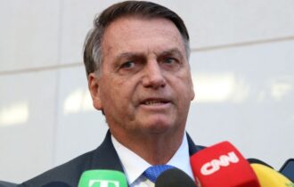 bolsonaro-segue-no-centro-da-p