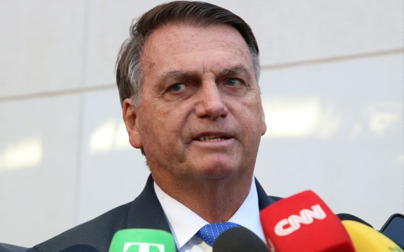 bolsonaro-segue-no-centro-da-p