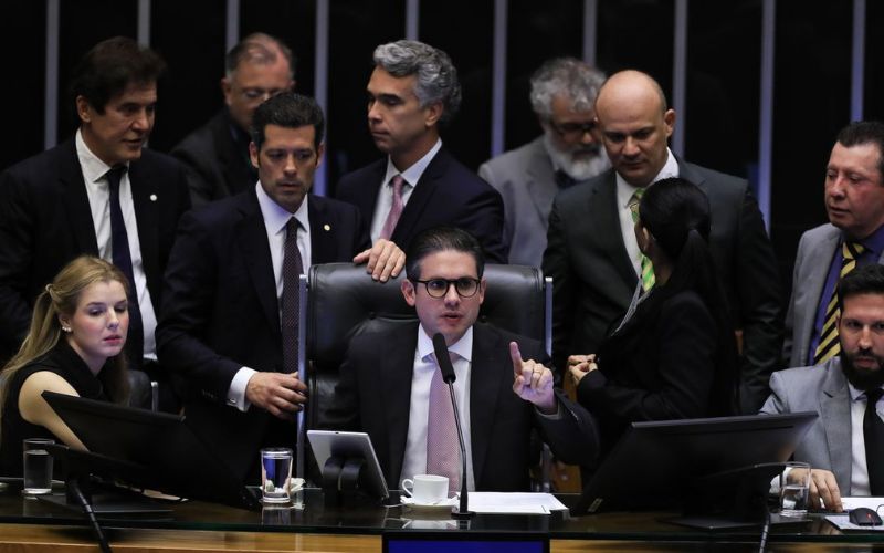 camara-aprova-urgencia-para-pr