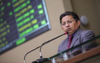 coluna-da-folha-compara-reelei