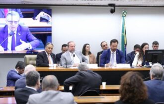 deputados-somem-em-debate-sobr