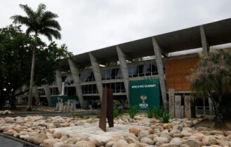 lideres-chegam-para-a-reuniao-
