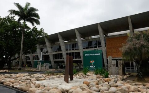 lideres-chegam-para-a-reuniao-
