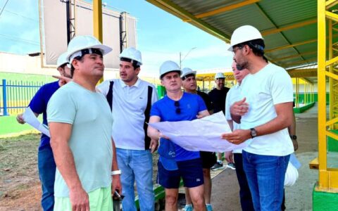 Prefeito David Almeida vistoria reforma da escola municipal Waldir Garcia