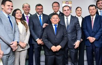 Homenagem a Mauro Campbell reúne grupos políticos na Aleam
