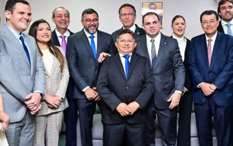 Homenagem a Mauro Campbell reúne grupos políticos na Aleam