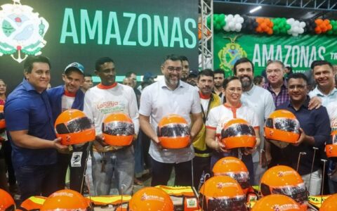 Detran-AM contempla 100 mototaxistas de Rio Preto da Eva com kits de segurança