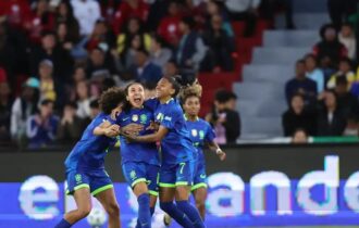brasil-bate-colombia-e-e-campe