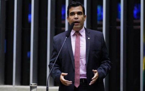 deputado-ricardo-ayres-e-escol