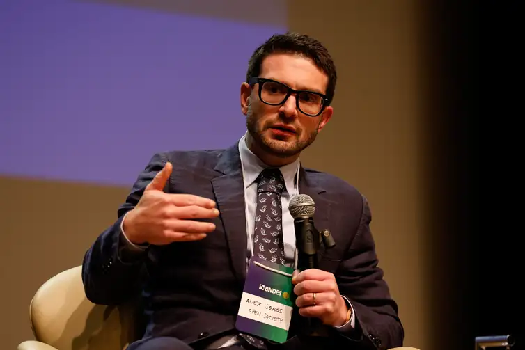 economista-de-harvard-critica-