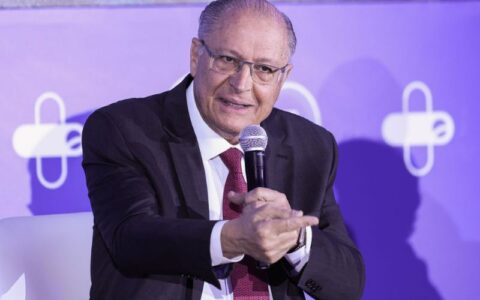 Geraldo Alckmin durante evento em Guaratinguetá