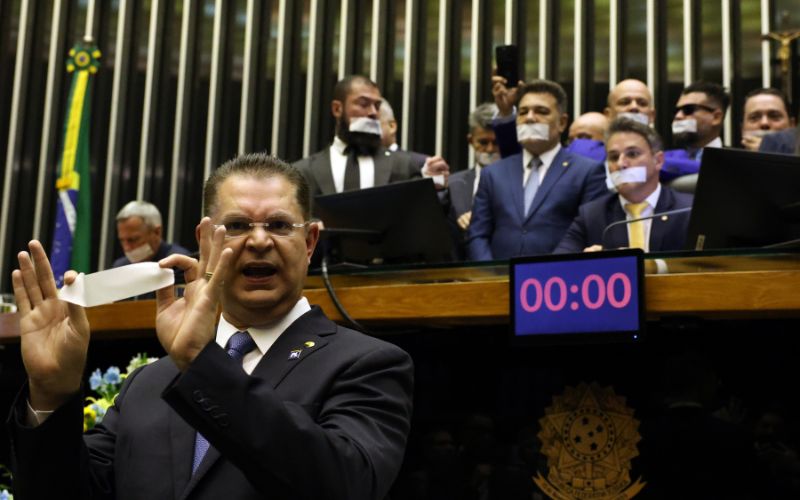oposicao-ocupa-plenarios-por-a