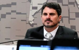 senador-marcos-do-val-e-levado