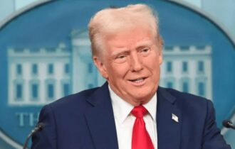 trump-comemora-entrada-em-vigo