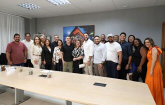 Prefeito David Almeida celebra: Manaus ganha Prêmio Nacional da Educação