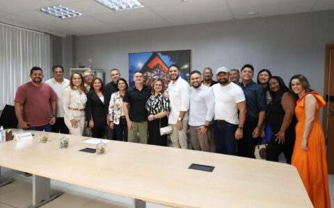 Prefeito David Almeida celebra: Manaus ganha Prêmio Nacional da Educação