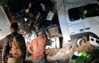 colisao-entre-onibus-e-carreta