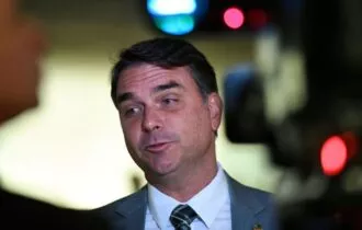 flavio-bolsonaro-volta-a-ataca